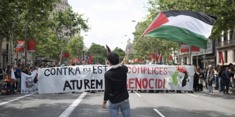 Estudiantes propalestinos bloquean el acceso al Campus Ciutadella de la Universidad Pompeu Fabra
