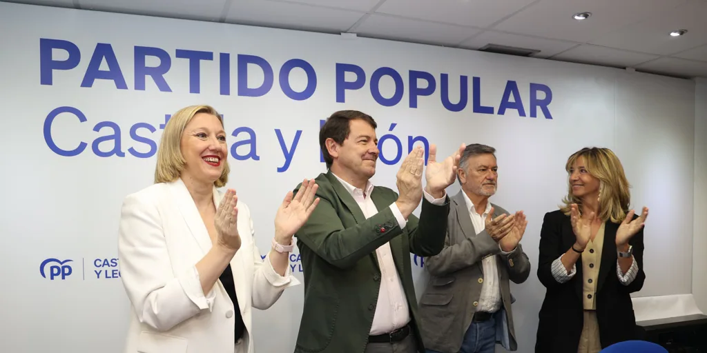 Mañueco sentencia que lo «singular» es el PSOE «con los privilegios a sus amigos»