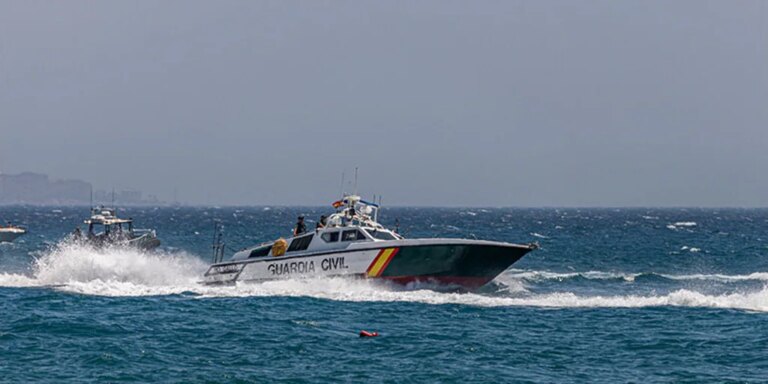 España niega un incidente de la Guardia Civil en las aguas que rodean Gibraltar y habla de «colaboración» policial con el Peñón