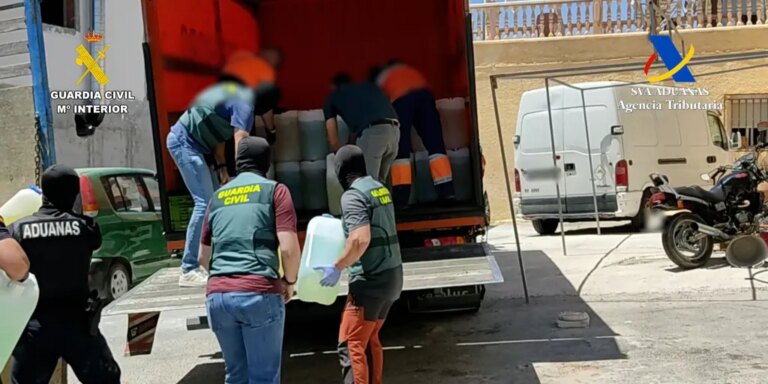 Los narcos también amasan una fortuna con el 'petaqueo' de gasoil desde Andalucía