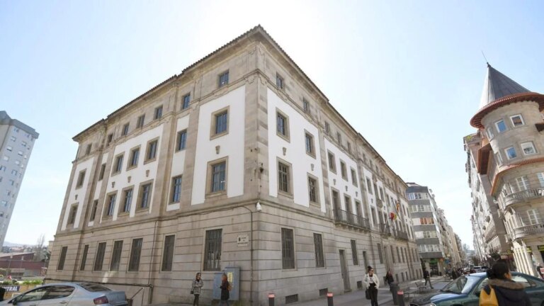Un gallego que arrancó un trozo de oreja a otro en una pelea evitará la cárcel si le indemeniza por lesiones y «perjuicio estético»