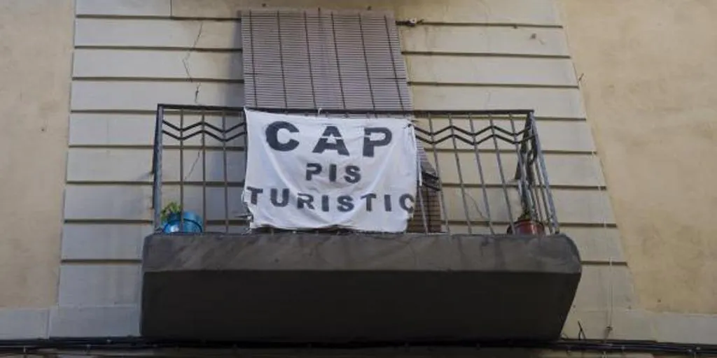 El alcalde de Barcelona plantea eliminar todos los pisos turísticos de la ciudad en cuatro años