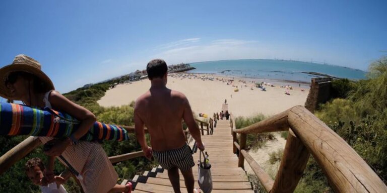 Salud certifica la calidad de las aguas de baño de todas las playas andaluzas
