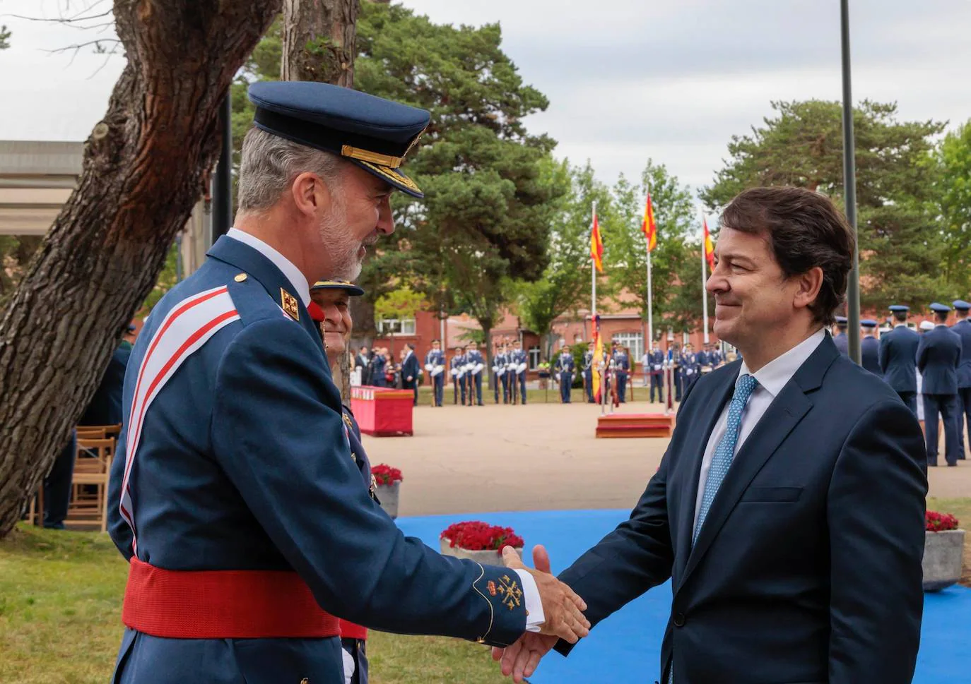 Mañueco agradece al Rey la «defensa férrea» de la Constitución, la igualdad y la unidad de España