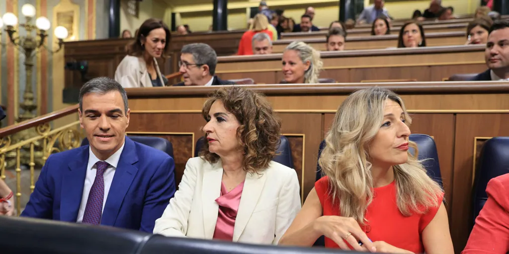 Junts salva 'in extremis' al Gobierno de retirar su segunda ley en un mes