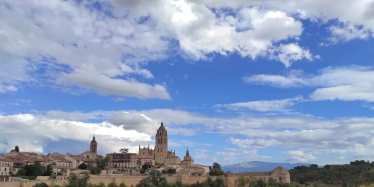 Alertan del «vaciamiento» y riesgo de «gentrificación» del casco histórico de Segovia