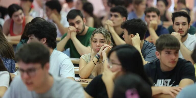 Cernuda, Martín Gaite y Pío Baroja abren la PEvAU, a la que concurren más de 4.700 estudiantes