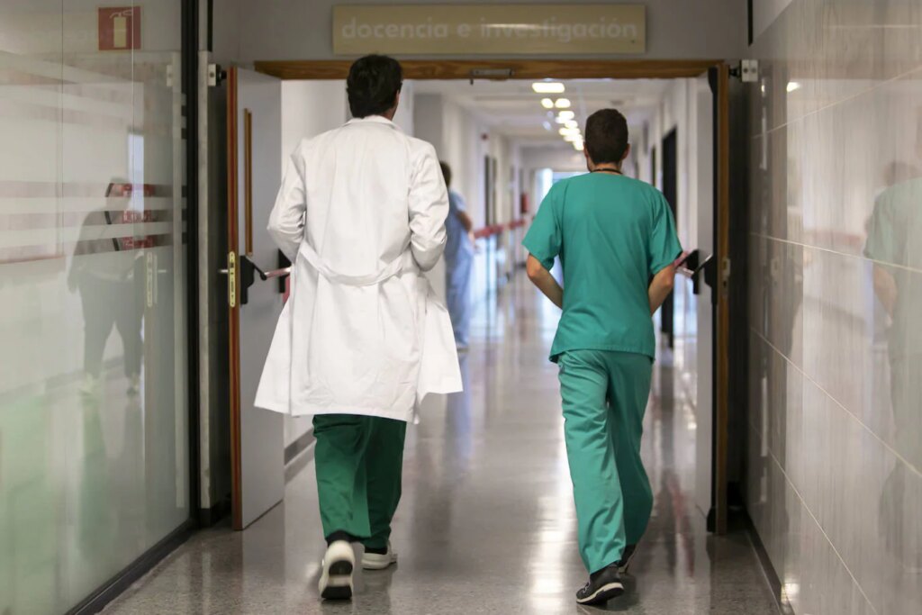Sanidade afea la «inacción» del Ministerio ante la falta de médicos