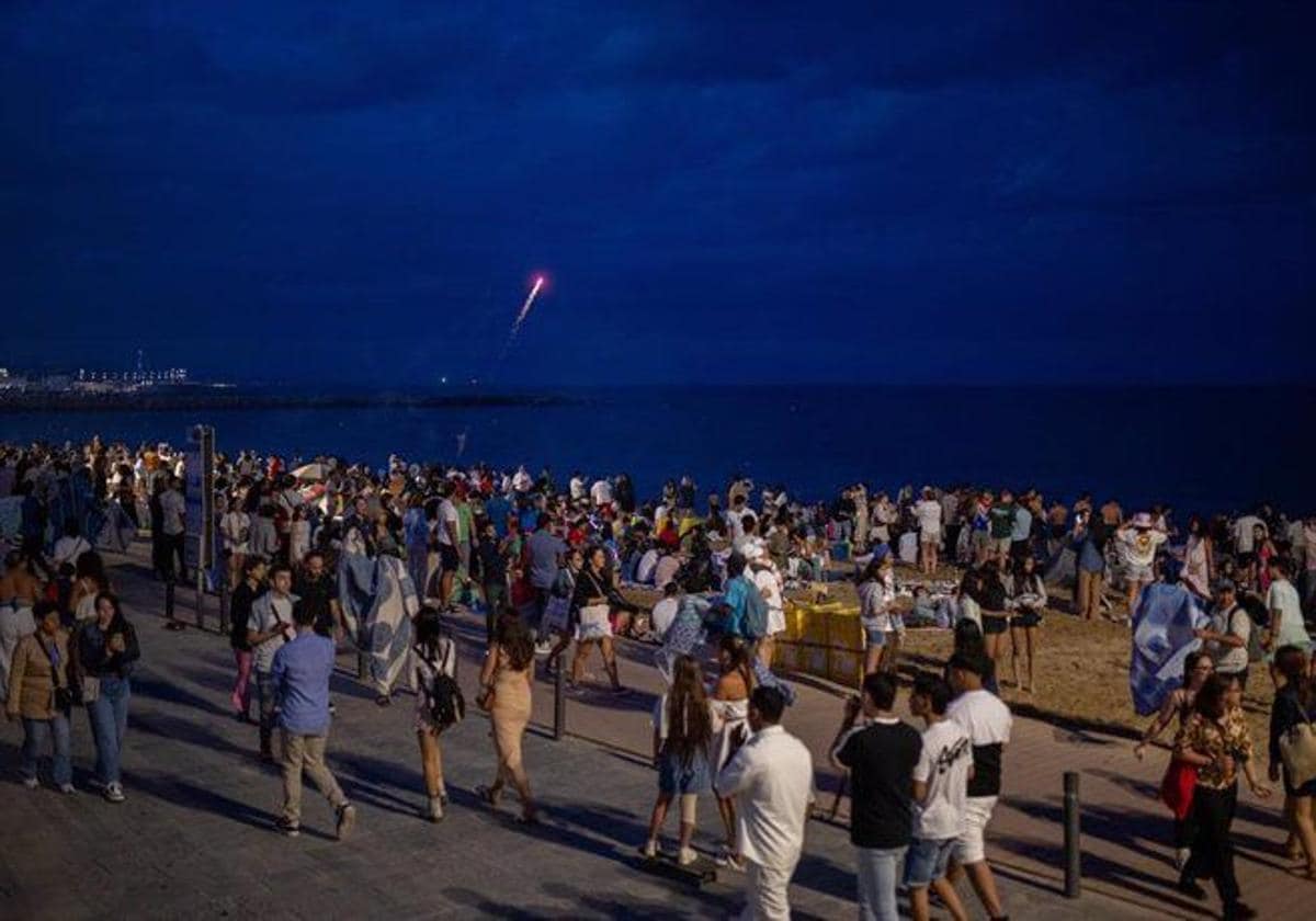 Muere un hombre ahogado en una playa de Sitges durante la verbena de San Juan
