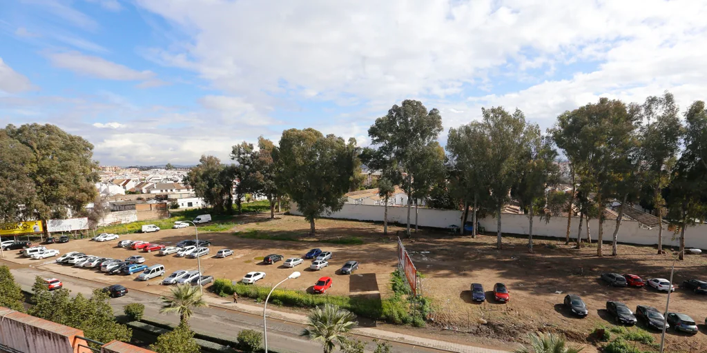 La mejora del solar del cementerio de San Rafael para aparcar será provisional