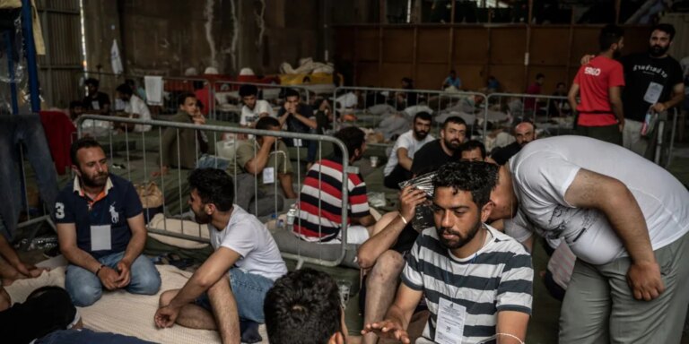 Los abogados de 53 supervivientes del naufragio en el que murieron más de 600 personas exigen a Grecia que se haga justicia