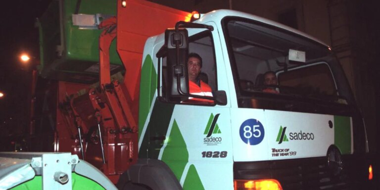 Un hombre salva su vida 'in extremis' en Córdoba tras meterse a dormir en un contenedor y llegar al vertedero