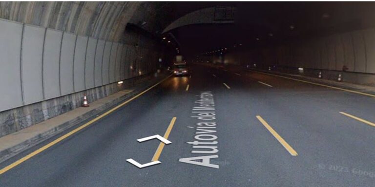 Muere una motorista en Málaga al colisionar con un coche en un túnel