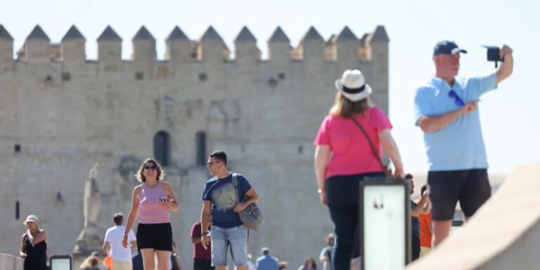 Adelante pide una consulta popular sobre la tasa turística en Andalucía y limitar el desembarco de cruceristas