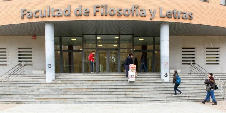 Nueva bajada de tasas universitarias en las primeras matrículas