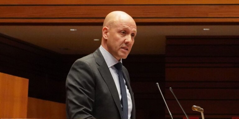 Menéndez se arroga que con Vox «Castilla y León funciona mejor»