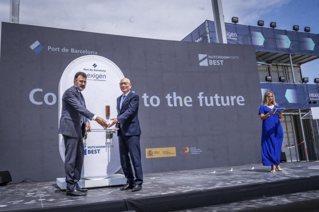 ELECTRIFICACIÓN PUERTO BARCELONA | El Port de Barcelona conecta a la electricidad la terminal de contenedores Hutchison Ports BEST