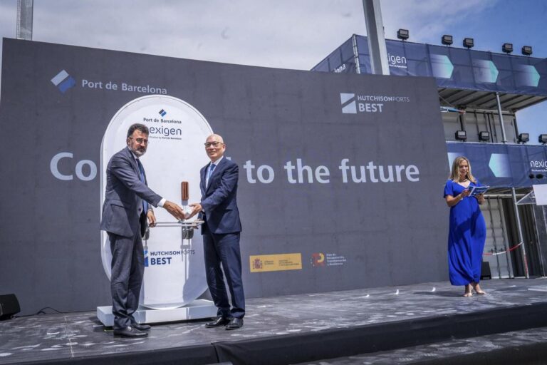 ELECTRIFICACIÓN PUERTO BARCELONA | El Port de Barcelona conecta a la electricidad la terminal de contenedores Hutchison Ports BEST