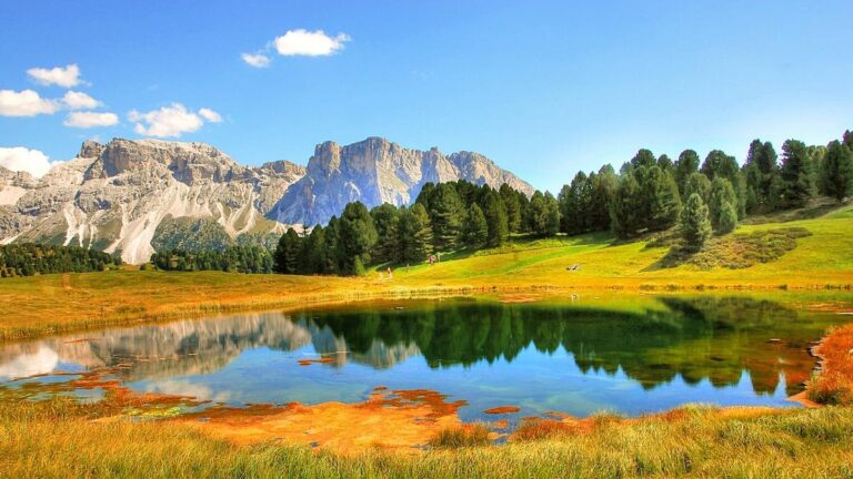 Lago en los Dolomitas.