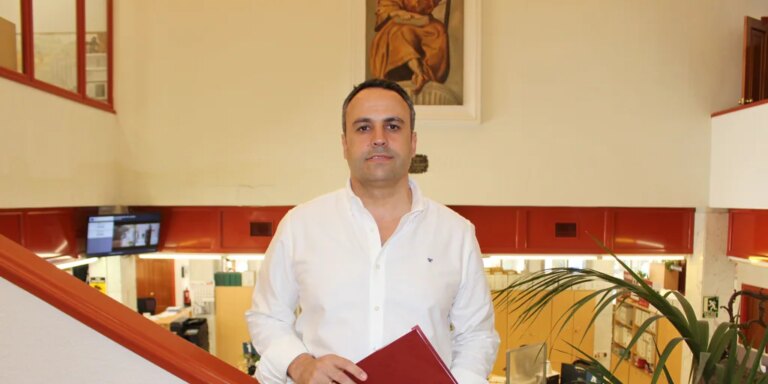 Comienza el soterramiento de la línea de alta tensión para liberar el suelo del hospital de Lucena