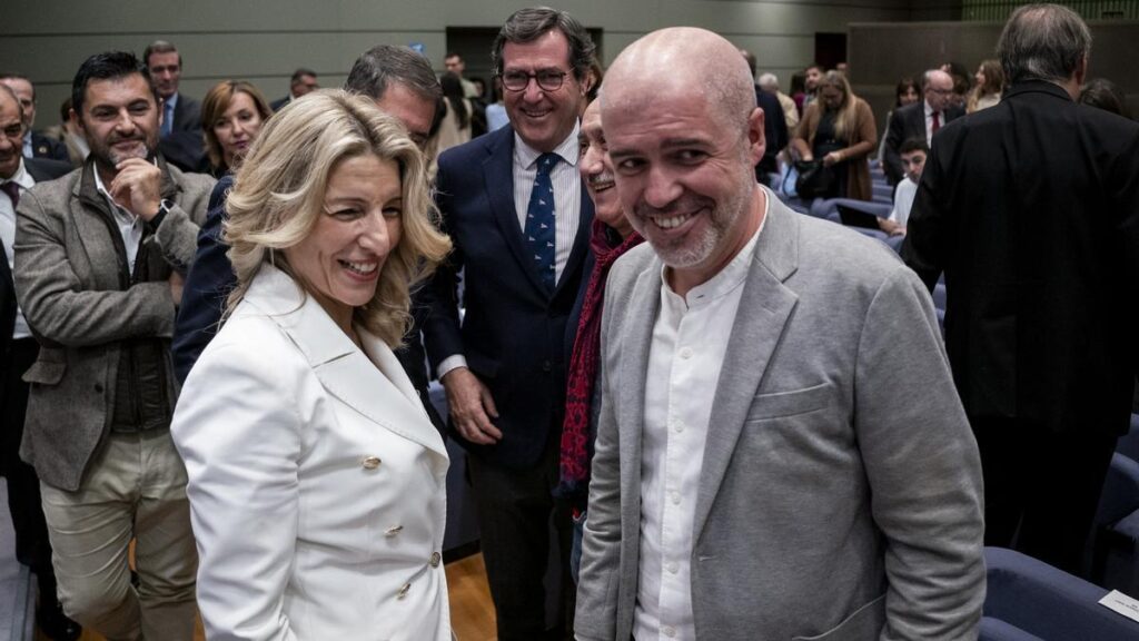 La vicepresidenta segunda y ministra de Trabajo y Economía Social, Yolanda Díaz y el secretario general de CCOO, Unai Sordo, durante la toma de posesión del cargo de Yolanda Díaz, en la sede ministerial, a 21 de noviembre de 2023, en Madrid