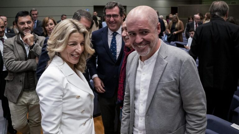 La vicepresidenta segunda y ministra de Trabajo y Economía Social, Yolanda Díaz y el secretario general de CCOO, Unai Sordo, durante la toma de posesión del cargo de Yolanda Díaz, en la sede ministerial, a 21 de noviembre de 2023, en Madrid