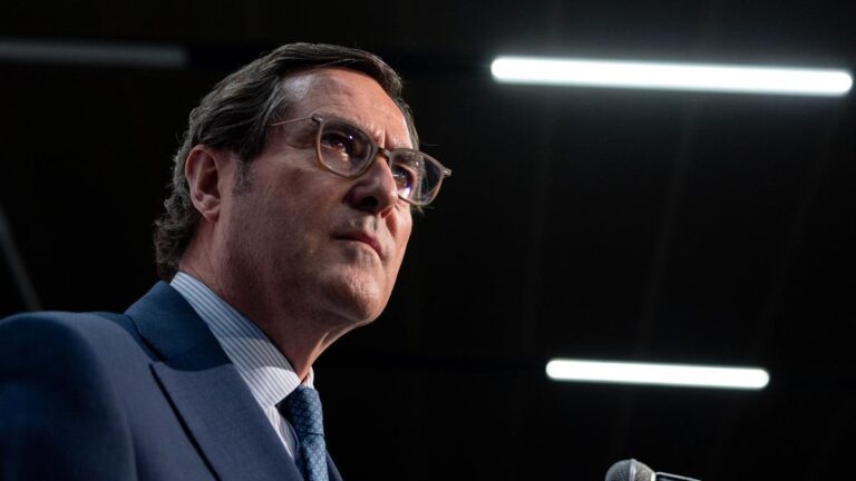 El presidente de CEOE, Antonio Garamendi, interviene en la asamblea general anual de la patronal, este martes en Madrid.