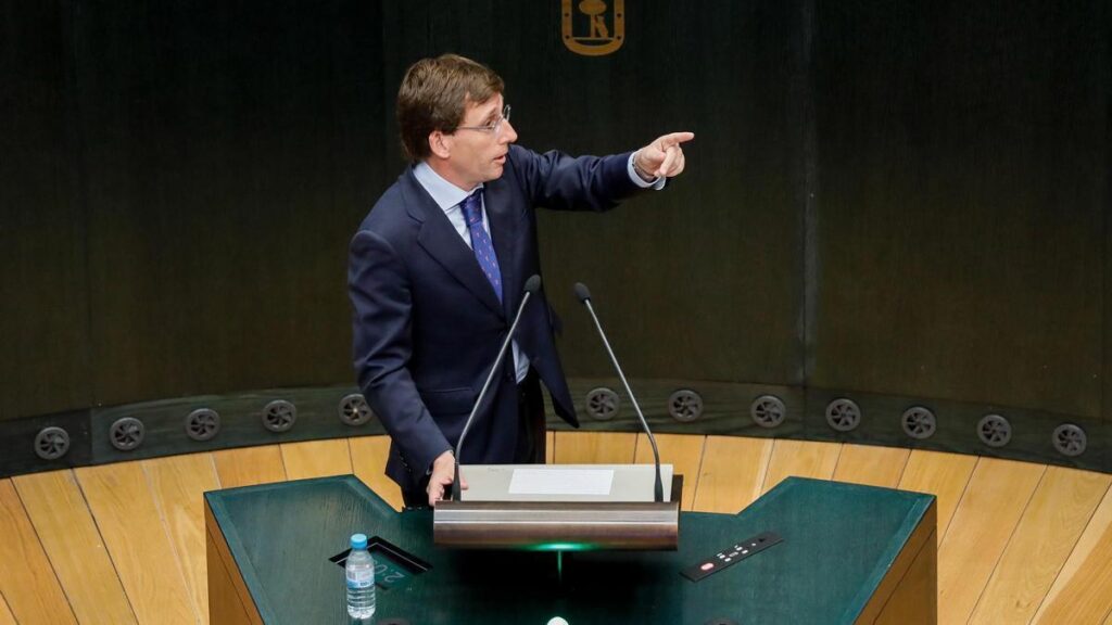 Almeida en el pleno municipal