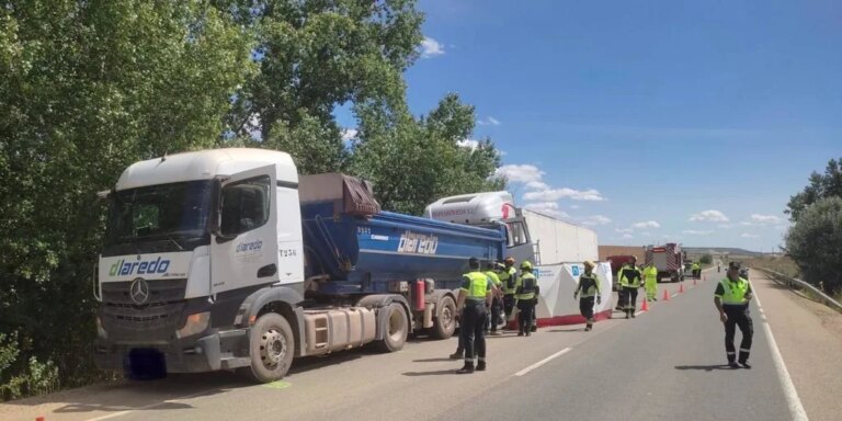 Un fallecido al colisionar dos camiones en Monzón de Campos (Palencia)