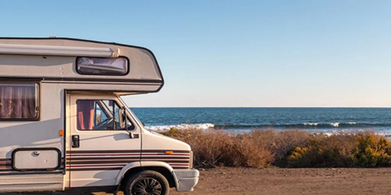 Estas son las playas de Barcelona donde puedes aparcar con tu camper o autocaravana