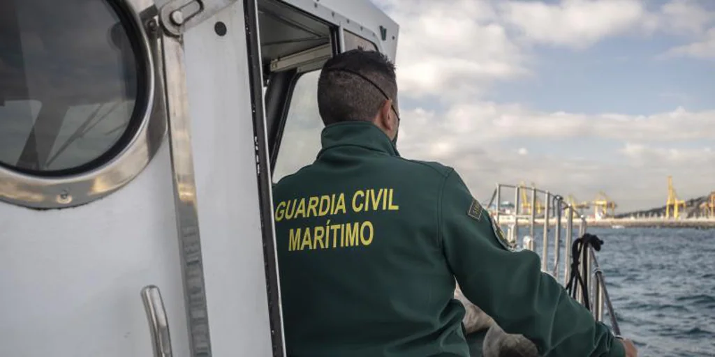 Cuatro heridos tras el incendio de un barco en la costa de Tarragona