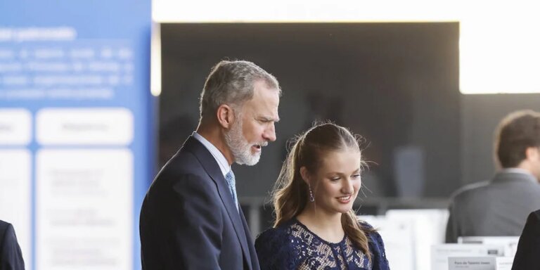 La Princesa Leonor deslumbra con un vestido de encaje y transparencias en los Premios Princesa de Girona 2024