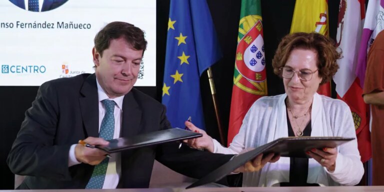 Mañueco llama «a hacer obras» que 'lancen' el Corredor Atlántico