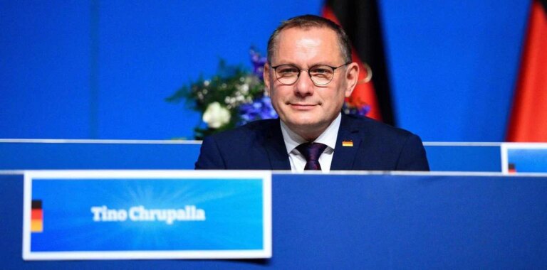El partido de la extrema derecha alemán AfD abandona oficialmente su grupo en la Eurocámara y sopesa crear otro