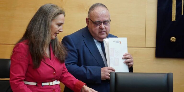 Vázquez llama a « hacer un esfuerzo para dejar de utilizar la sanidad como un arma partidista»