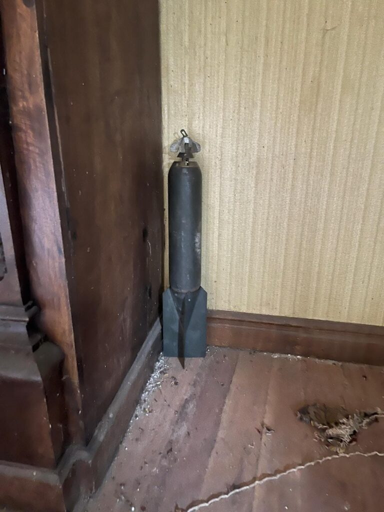 Hallan un artefacto explosivo antiguo en las obras de la Casa de las Cadenas de Miranda de Ebro (Burgos)