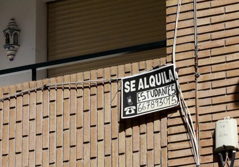 La Junta de Andalucía ha pagado la mitad de los Bonos de Alquiler Joven solicitados hace más de año y medio