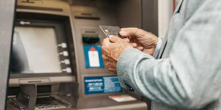 Piden cárcel para una empleada de hogar por robar 40.000 euros a la mujer dependiente para la que trabajaba en Vitoria