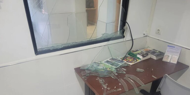 Agrede a cinco guardias civiles tras ser detenido por pegar a una mujer en Conil de la Frontera