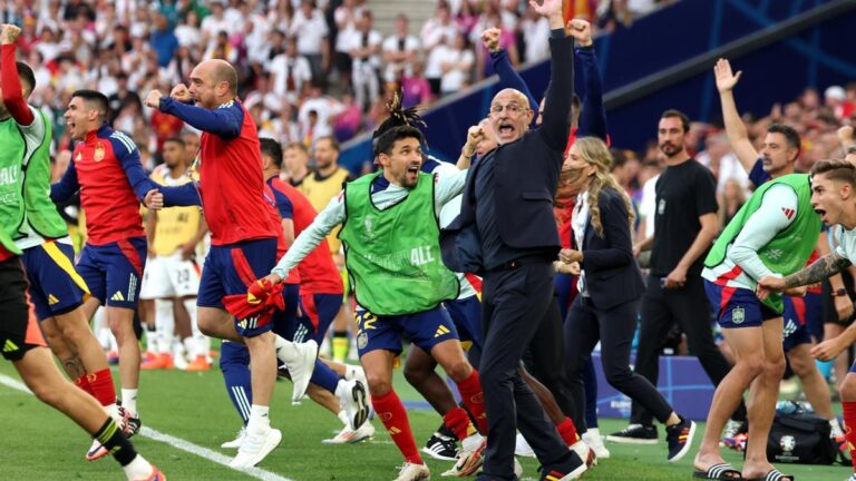 Luis de la Fuente celebra el triunfo de España en la prórroga ante Alemania en Stuttgart