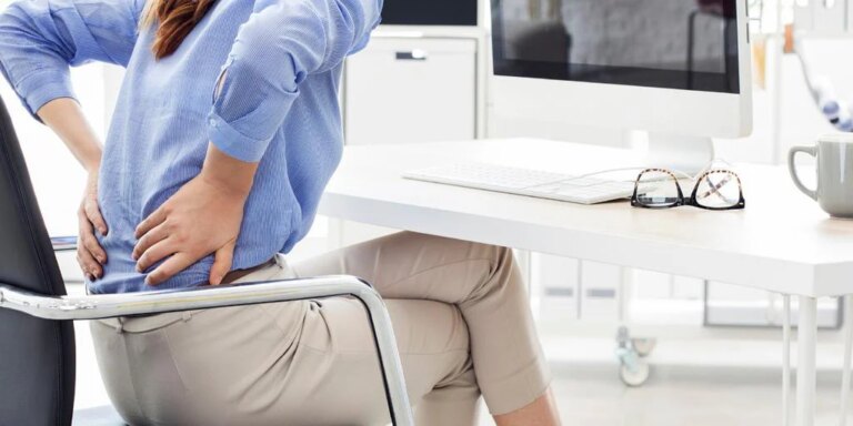 Un osteópata explica un sencillo ejercicio que puedes hacer en casa para aliviar el dolor de espalda: «Siente el alivio»