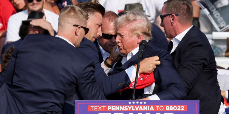 Donald Trump, evacuado tras resultar herido en un tiroteo en un mitin