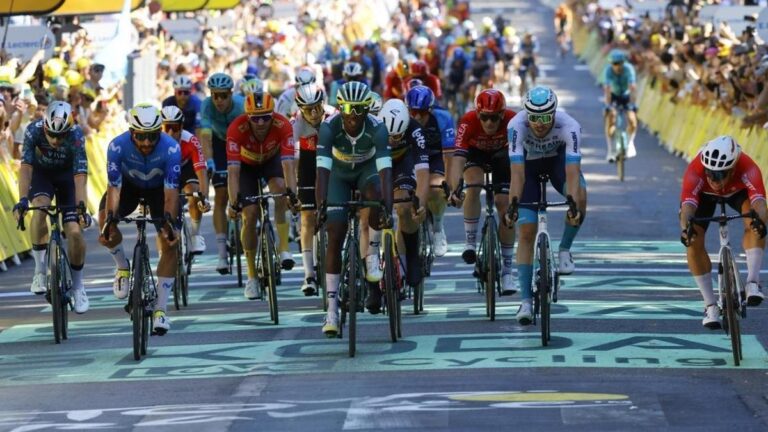 Groenewegen vence en la etapa de este miércoles del Tour.