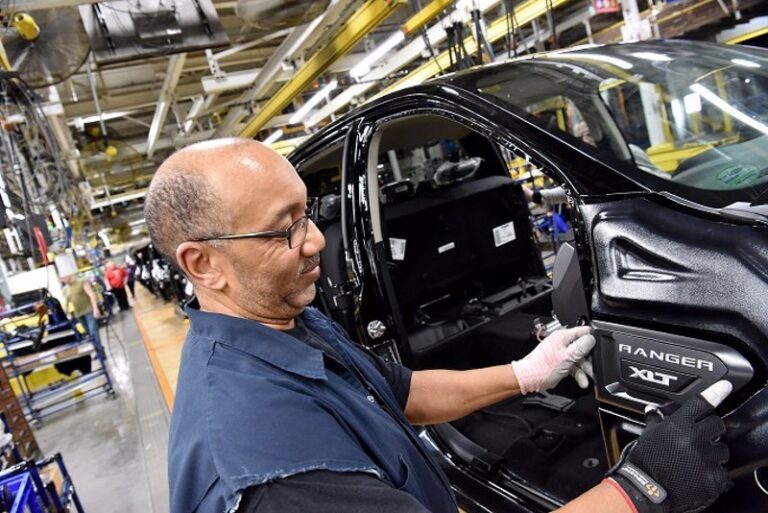 El empleo de EEUU se enfría en junio y crea 150.000 puestos de trabajo, según ADP