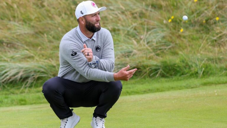 Jon Rahm, en un entrenamiento para el Bristish Open.