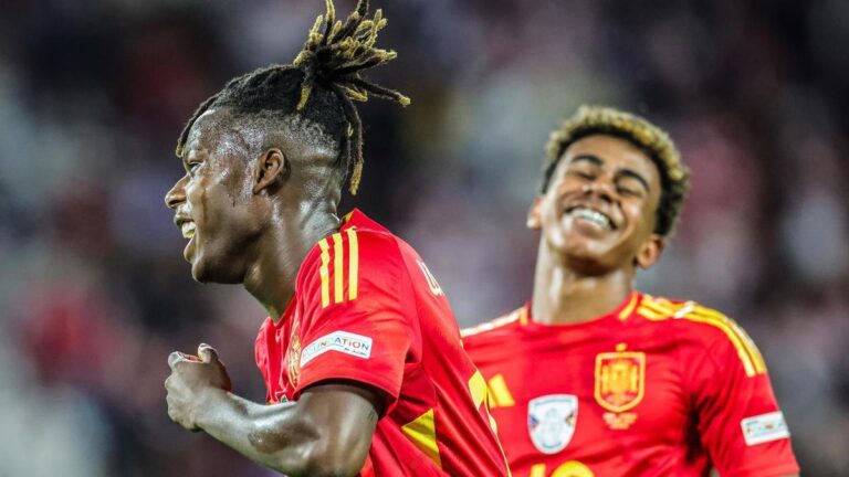 Nico Williams y Lamine Yamal, futbolistas de la selección española.