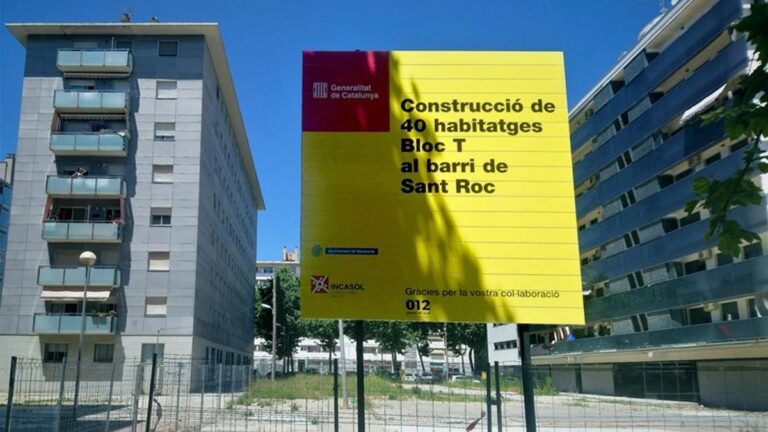 El solar donde el Incasòl construirá un edificio de pisos sociales en el barrio de Sant Roc de Badalona.