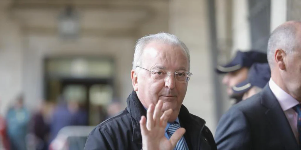 El TC afirma que el exconsejero Fernández no estaba «obligado a oponerse a ilegalidades» en el sistema de los ERE