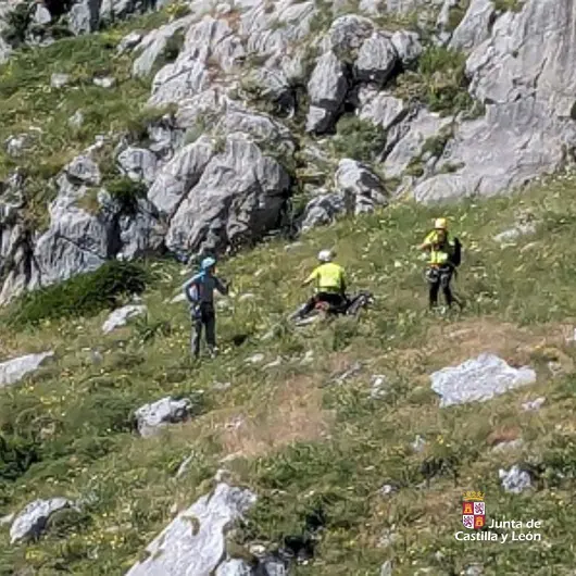 Rescatado un escalador tras caer 50 metros cuando practicaba rapel en Las Peñas del Prado (León)