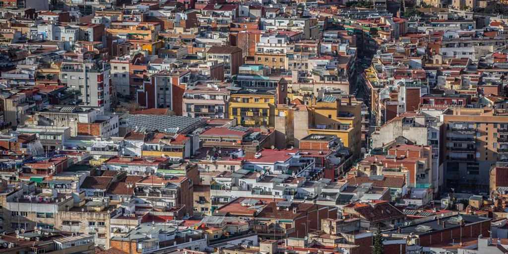El Ayuntamiento de Barcelona compra un edificio de viviendas del Raval para alquiler social